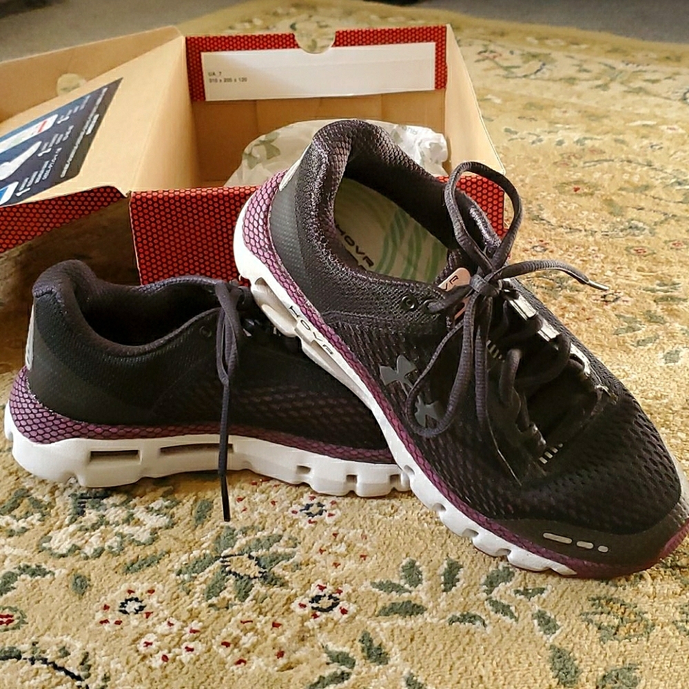 Under Armour Hovr Infinite Connected running shoes